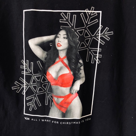 VMN Christmas shirt 3/$10 - Picture 2 of 4